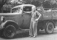 Rudolf Krüger mit seinem alten Opel Blitz
